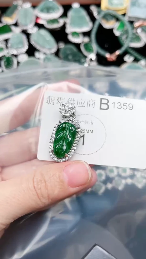 【闪购商品】翡翠颈饰未镶嵌1359赠皮绳