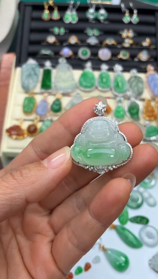 颈饰18K金镶嵌翡翠天然翡翠A货