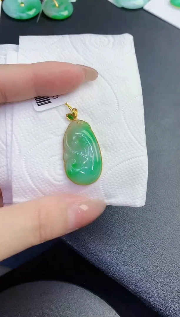 颈饰18K金镶嵌翡翠缅甸天然翡翠A货