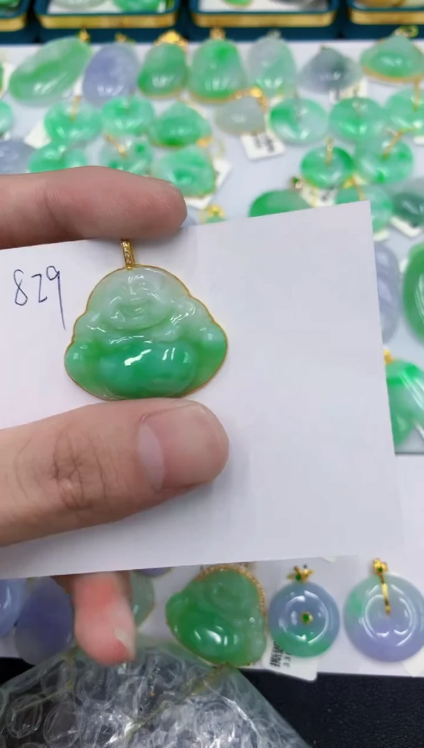颈饰18K金镶嵌翡翠111111