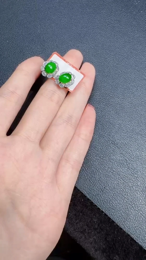 未镶嵌定制翡翠翡翠有轻微色差属于正常现象，耳钉多样性发货1