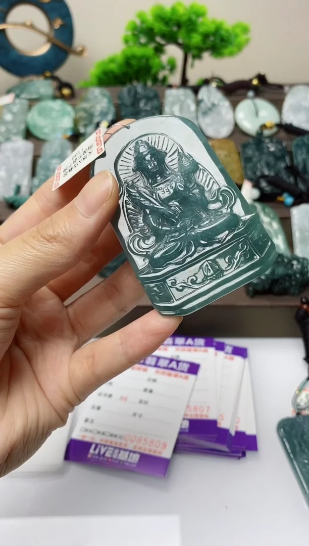 翡翠未镶嵌颈饰