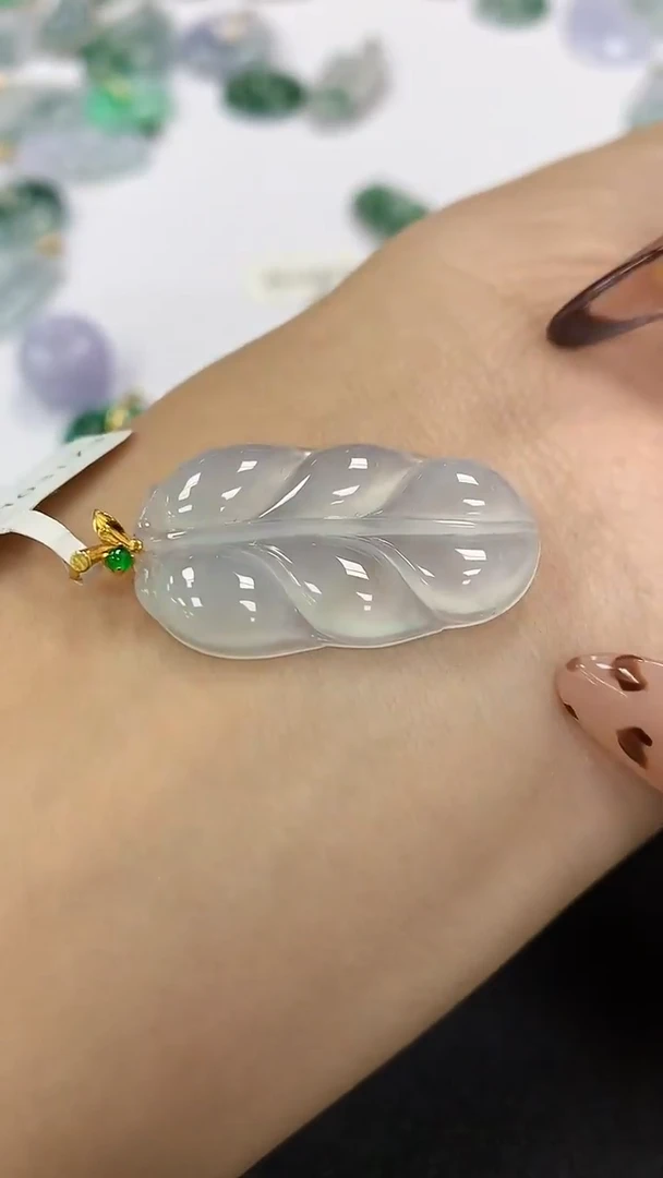 颈饰18K金镶嵌翡翠a货假一赔三支持复检百元上9元证书费自理