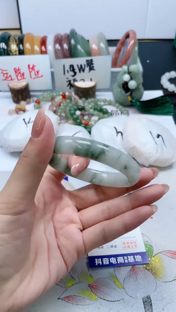 【闪购商品】石英质玉手镯未镶嵌106/56.6