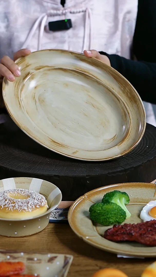 瓷12寸盔帽鱼盘