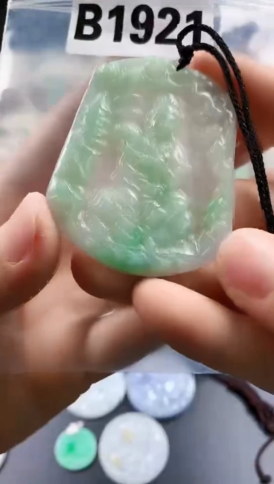 颈饰未镶嵌翡翠天然翡翠吊坠挂件