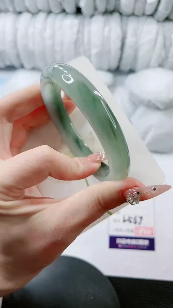 【闪购商品】石英质玉手镯未镶嵌多样性发货L567