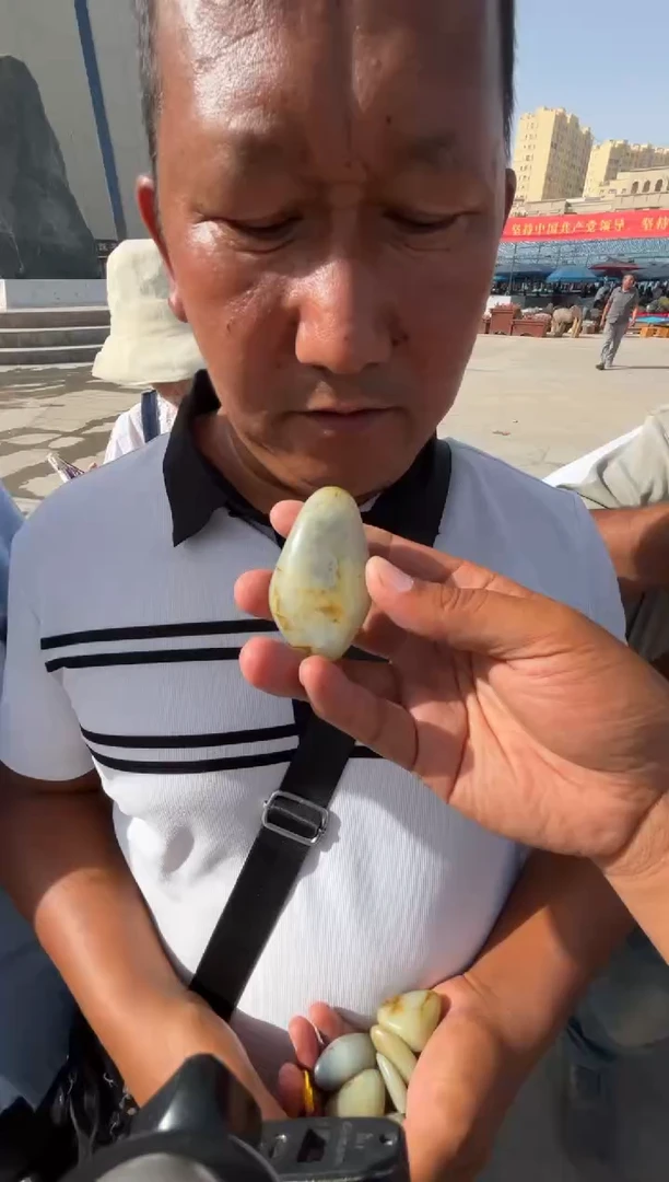 未镶嵌和田玉（糖玉）挂件和田玉