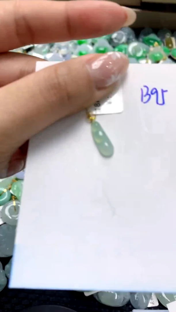 【闪购商品】翡翠颈饰18K金镶嵌1111111111111111111