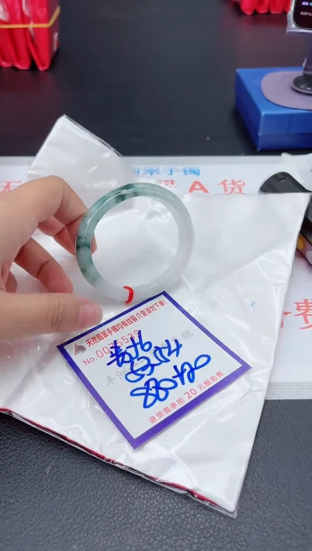 翡翠手镯未镶嵌1
