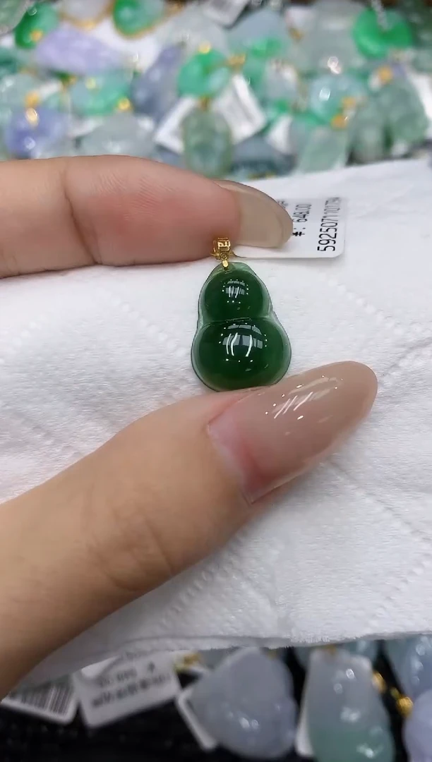 翡翠18K金镶嵌颈饰111111111111