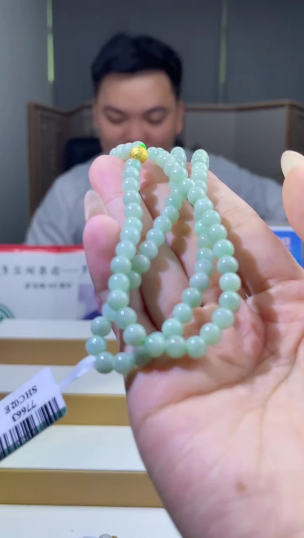 翡翠未镶嵌颈饰翡翠未镶嵌颈饰多样性发其一