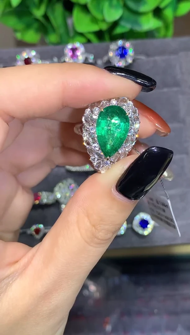 18K金镶嵌戒指祖母绿4.6CT