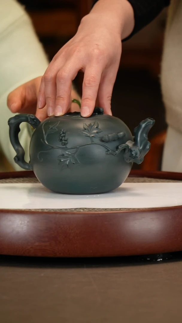 【闪购商品】紫砂茶壶【桑黎兵】绿泥松鼠葡萄  680CC