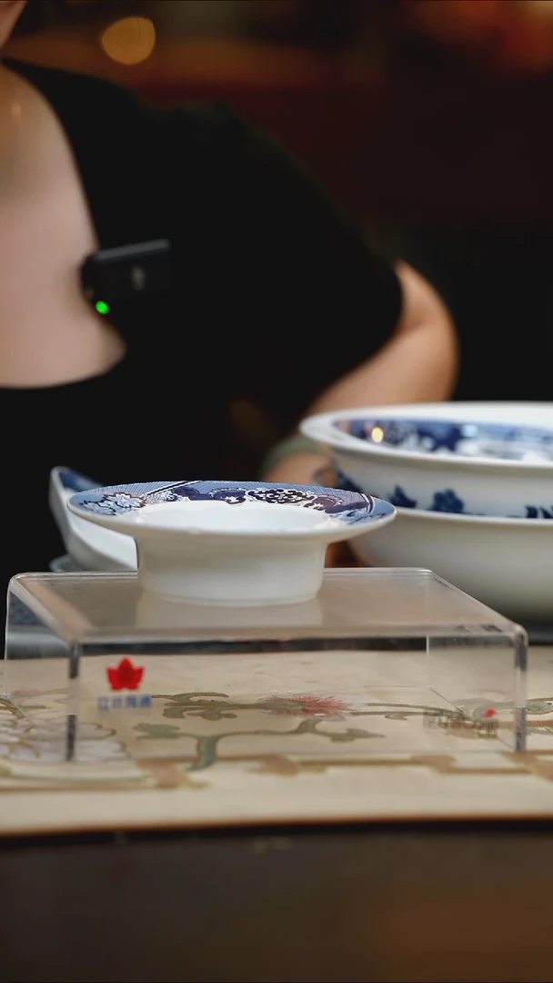 1个微瑕古典园林莲蓬烟缸