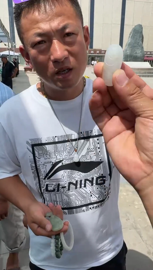 和田玉（糖玉）未镶嵌挂件和田玉