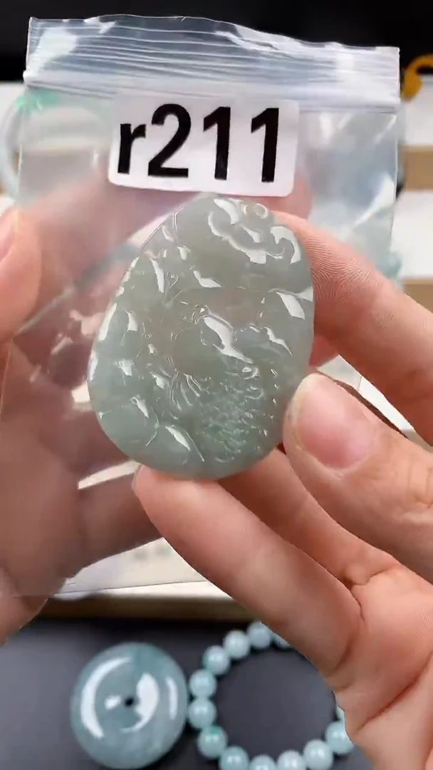 颈饰未镶嵌翡翠天然翡翠吊坠挂件