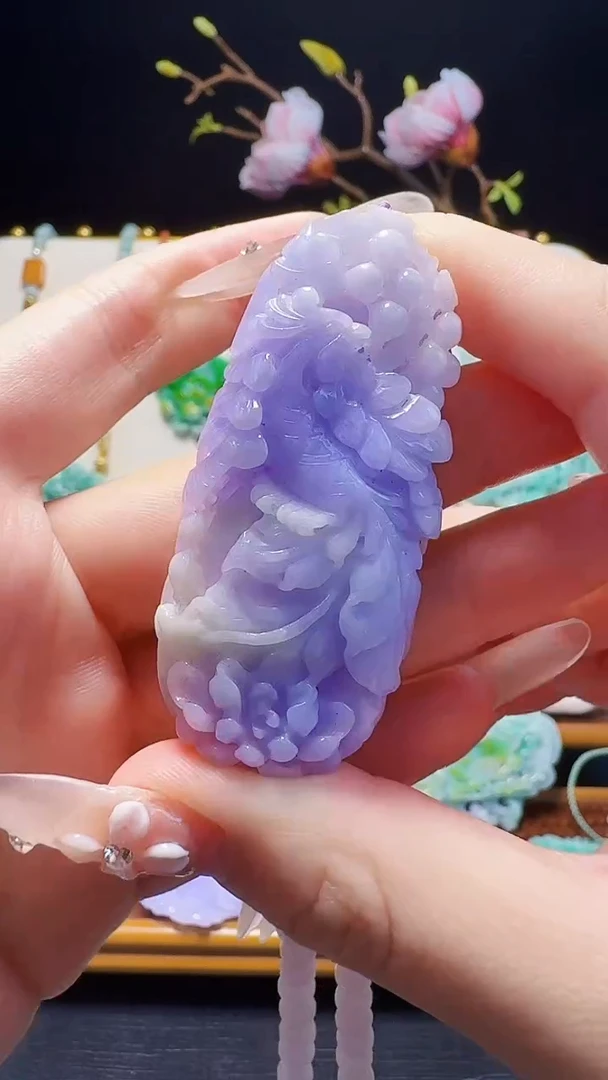 翡翠未镶嵌颈饰凤穿牡丹