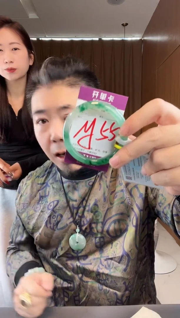 【闪购商品】石英质玉手镯未镶嵌非洲翠