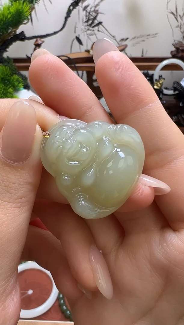 颈饰未镶嵌和田玉吊坠