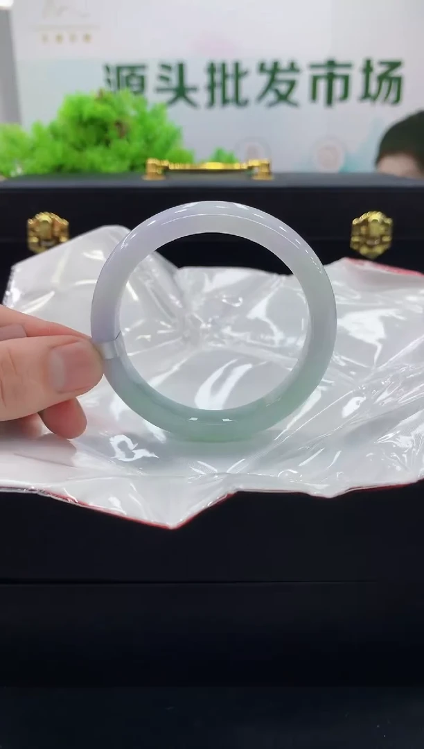 翡翠手镯未镶嵌手镯