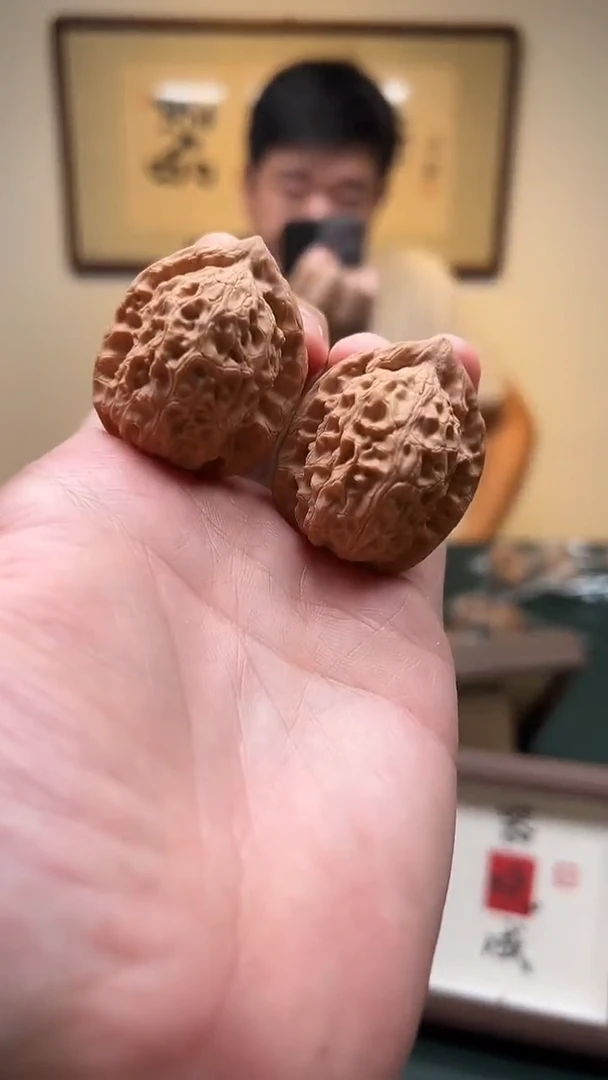 文玩核桃把件33mm+纯野鸡心一对