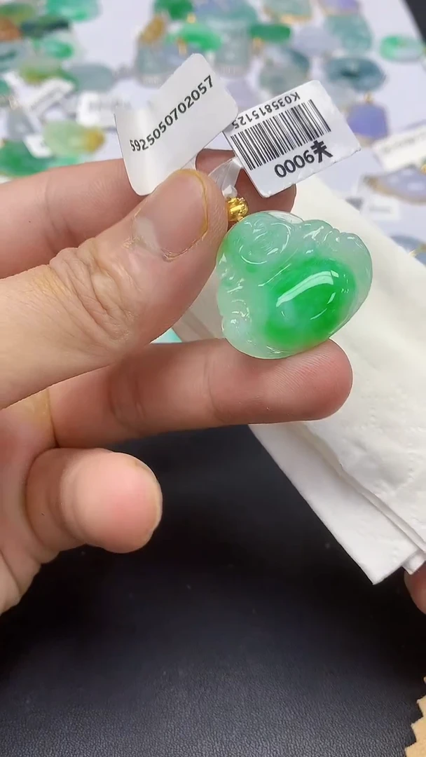 翡翠18K金镶嵌颈饰天然缅甸a货翡翠