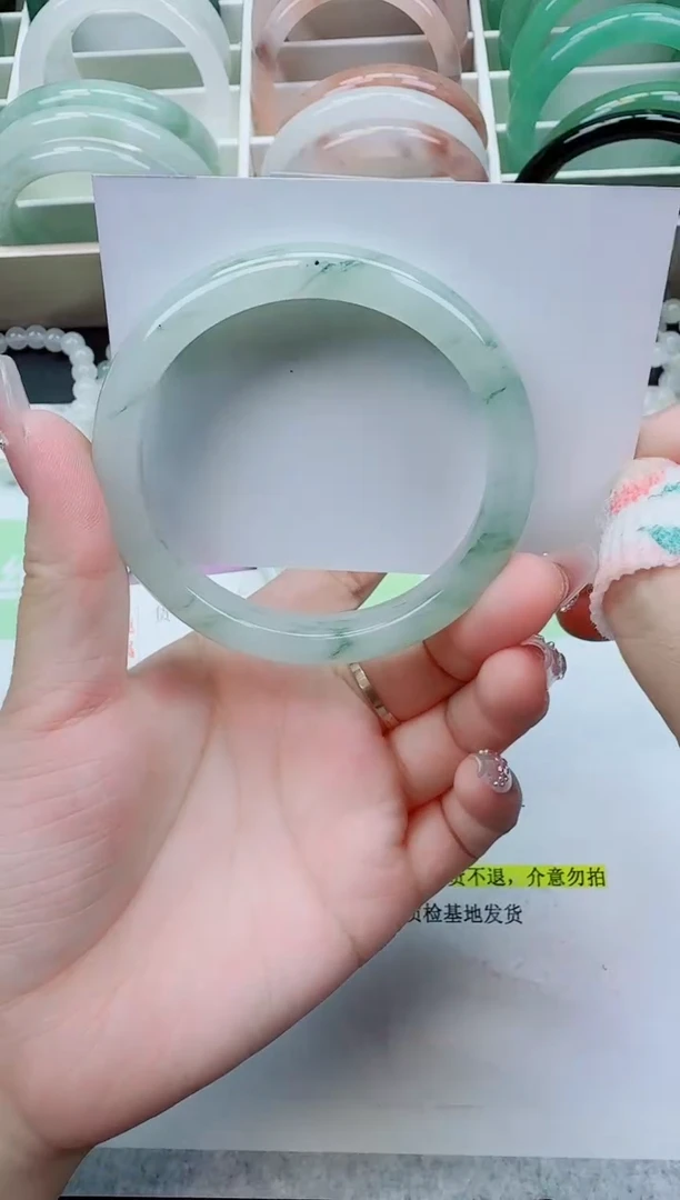 【闪购商品】石英质玉手镯未镶嵌136/58.8圈