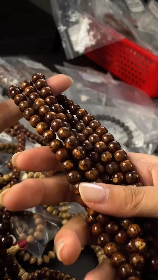 吊坠星月菩提精工级中珀花皮桶珠8*7长串