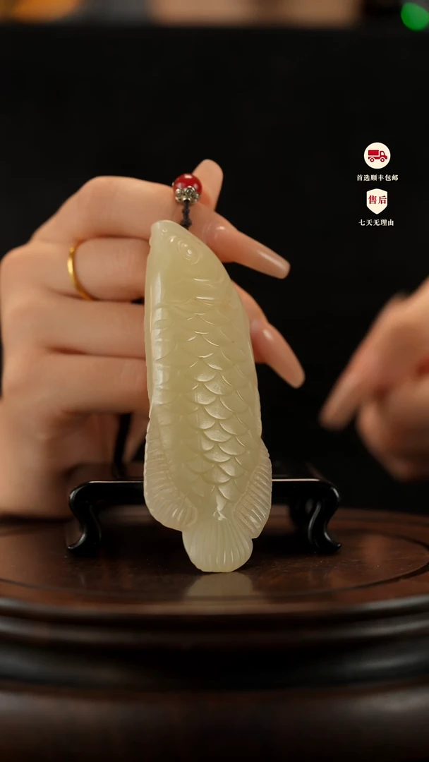云南石竹叶青雕刻：金龙鱼