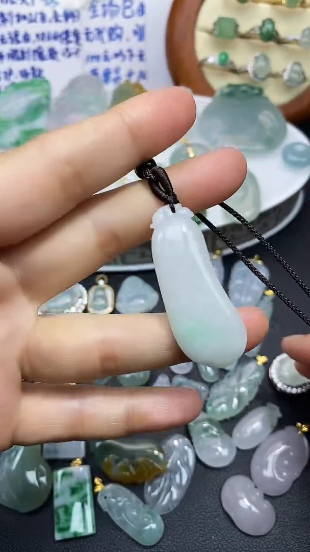 颈饰未镶嵌翡翠吊坠