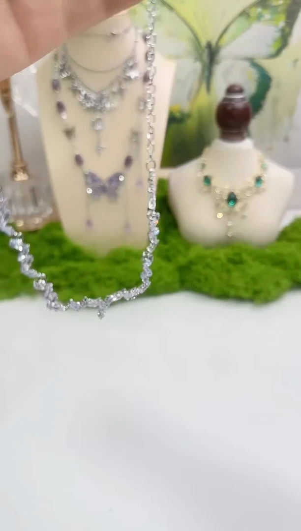 合成立方氧化锆合金锆石合金水影之间