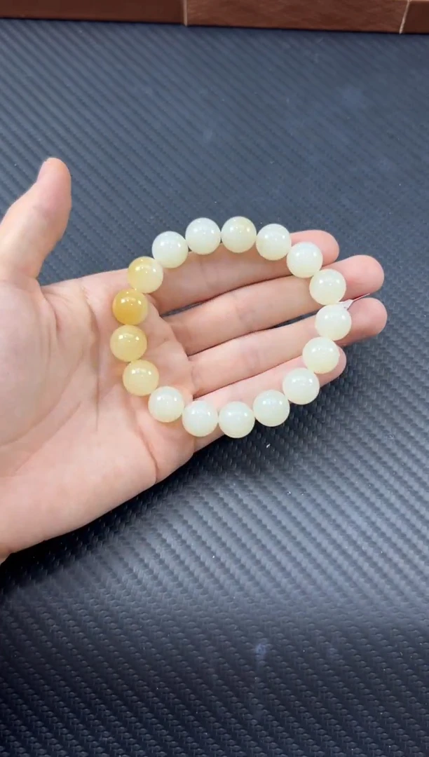 手串未镶嵌和田玉且末金山微色差卡12手串