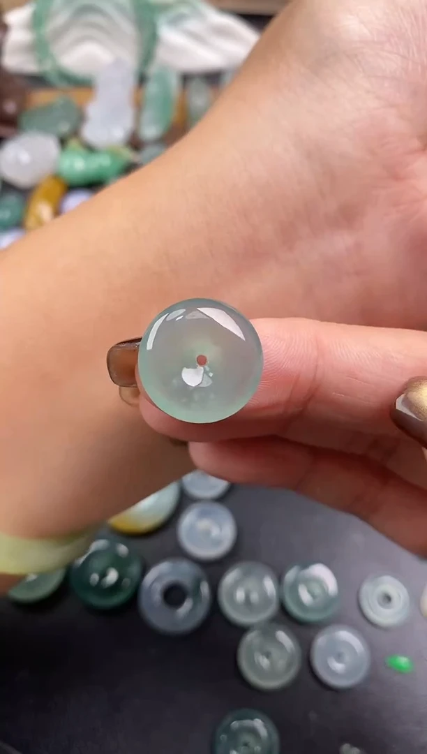 颈饰未镶嵌翡翠平安扣