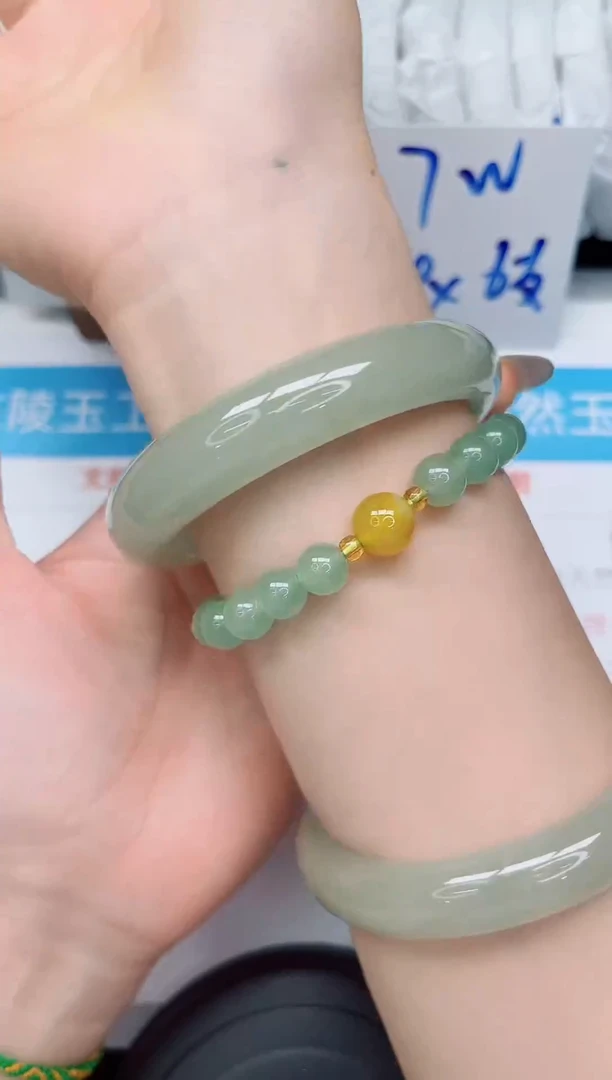 未镶嵌手镯石英质玉105-64