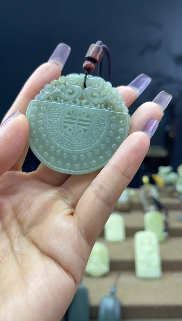 颈饰未镶嵌和田玉1