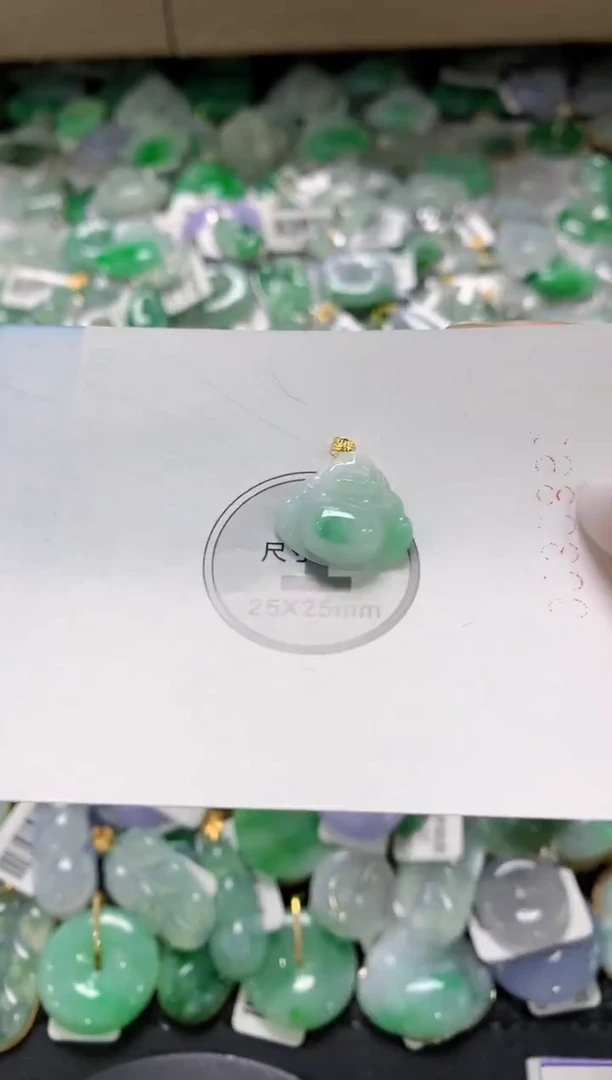 颈饰18K金镶嵌翡翠1111111111111111