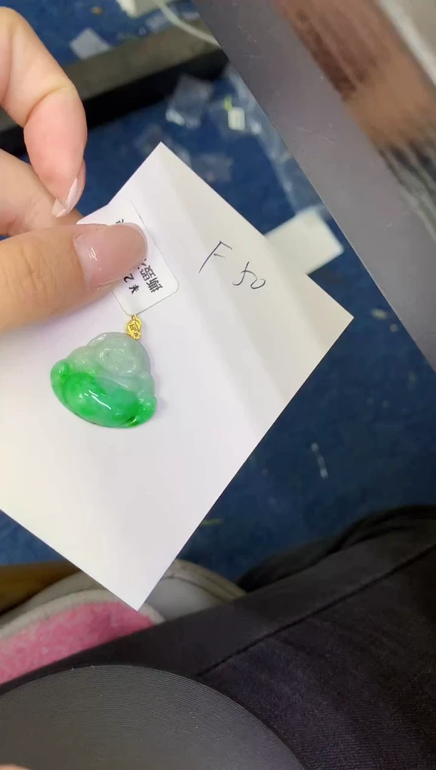 翡翠18K金镶嵌颈饰缅甸天然翡翠A货