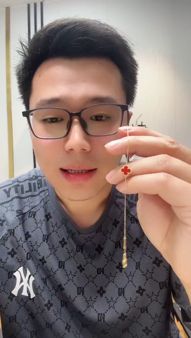 18K金镶嵌手链玛瑙/玉髓红色k黄，小单花手链