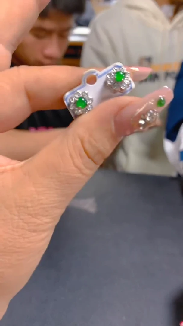 【闪购商品】翡翠耳饰未镶嵌0380376314多样性发其一