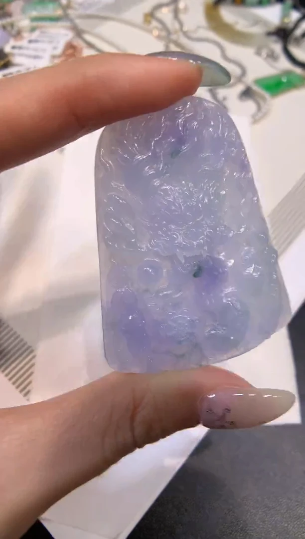 颈饰未镶嵌翡翠龙牌