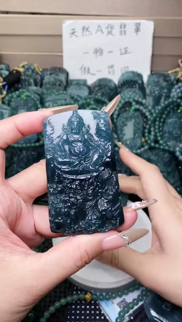 颈饰未镶嵌翡翠