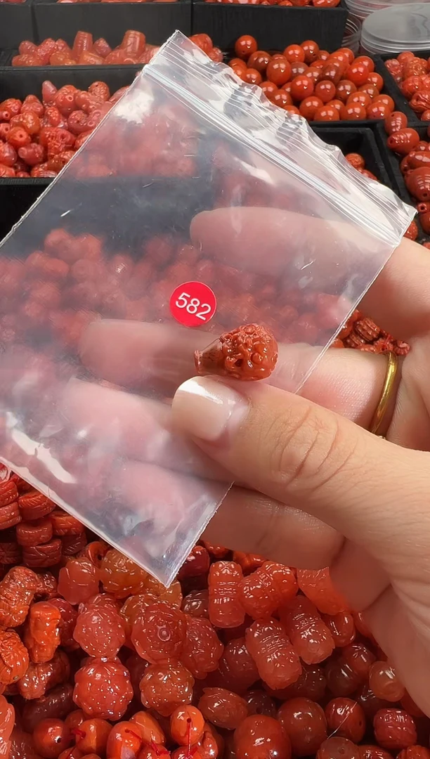 颈饰未镶嵌南红玛瑙1