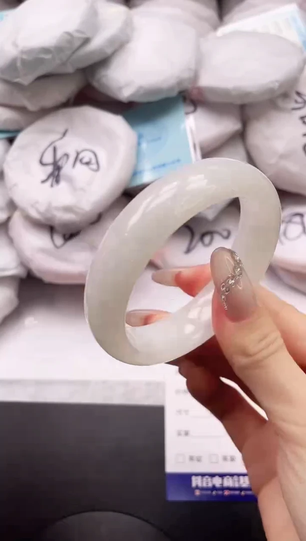 【闪购商品】和田玉手镯未镶嵌4K64-55