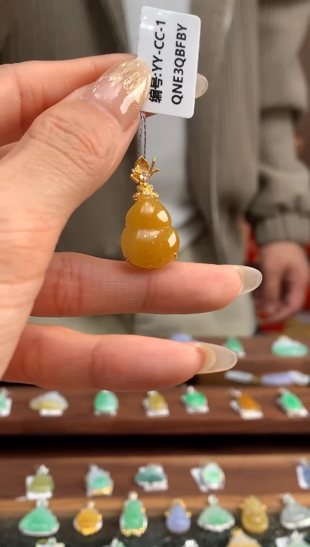 【闪购商品】翡翠颈饰18K金镶嵌葫芦