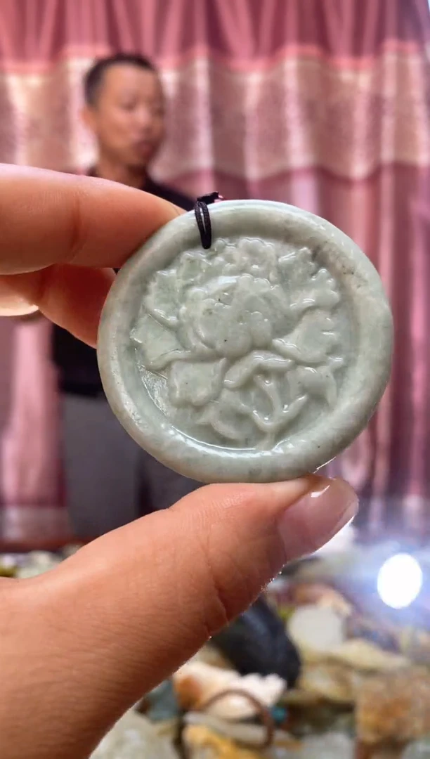 未镶嵌岫玉吊坠