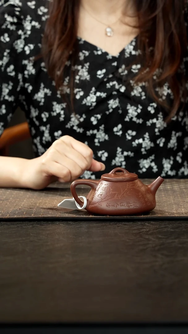 茶壶紫砂底槽青子冶石瓢刻绘200cc
