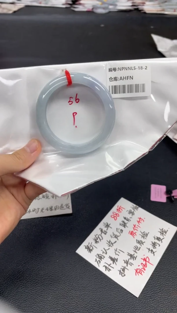 翡翠手镯未镶嵌翡翠手镯