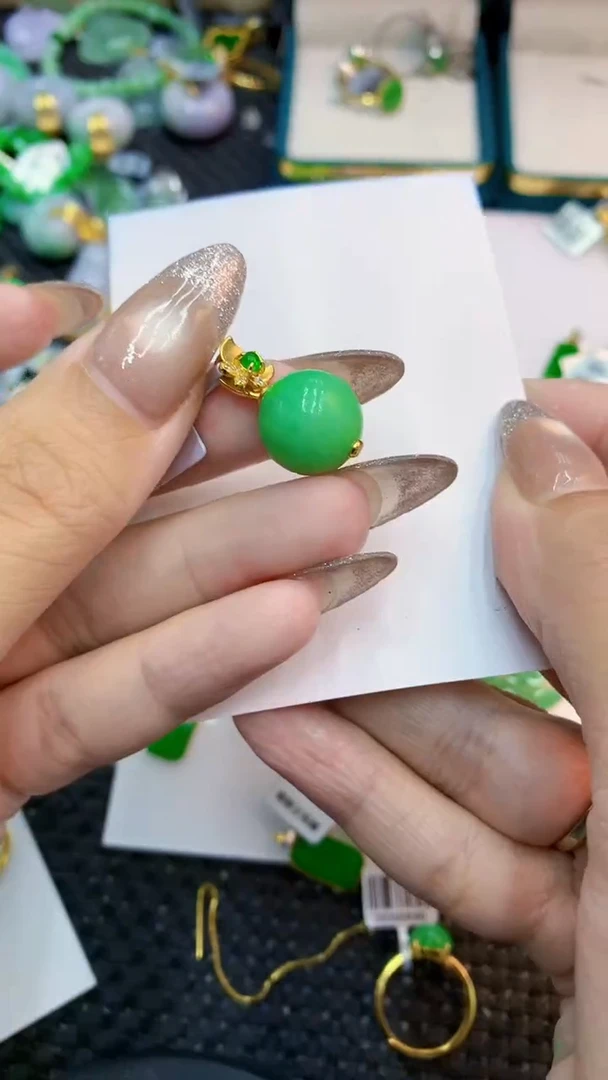 颈饰未镶嵌翡翠1