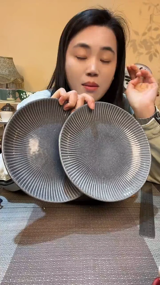 瓷片2个8英寸盘 微瑕介意勿拍